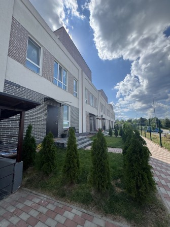 Продаж сучасного таунхауса  с. Гора Київська область - фото 1
