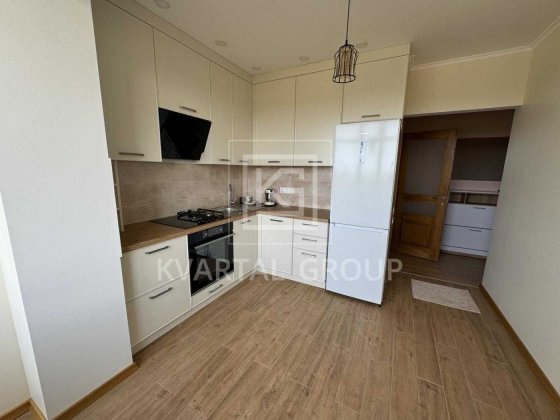 Сучасна квартира в новобудові з якісним ремонтом. Дмитрівка