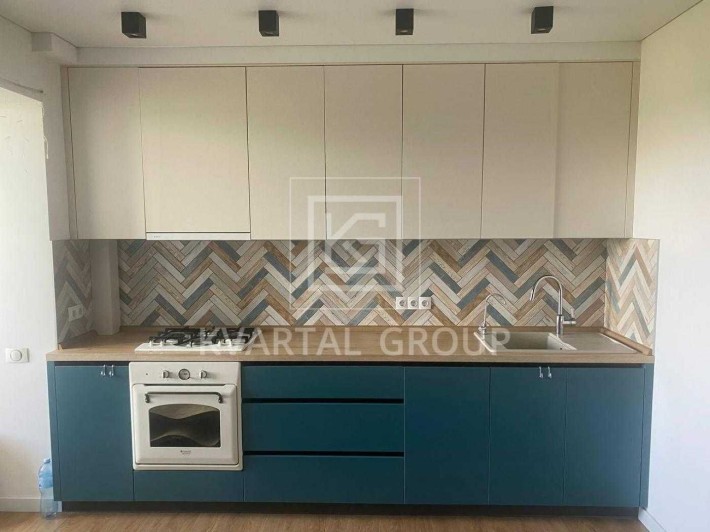 2к квартира 64 м² з ремонтом, 2 паркомісця, мінімальне оформлення - фото 1