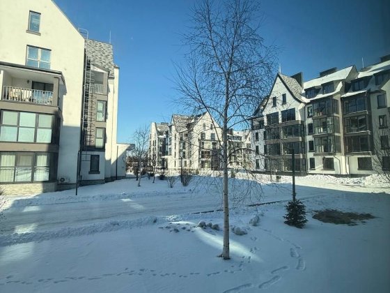 Продам 2к квартиру з частковим ремонтом в гарній локації Зазимье