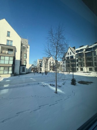 Продам 2к квартиру з частковим ремонтом в гарній локації - фото 1