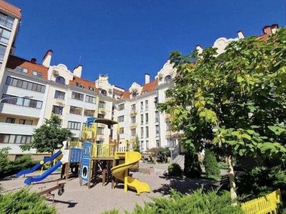 Продаю велику  2-ну квартиру в Щасливому ЖК Сімʼ я Щасливе