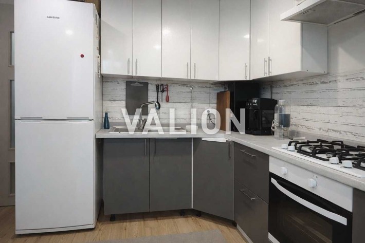 Продається 1-кімнатна квартира з ремонтом у центрі села Хотів. - фото 1