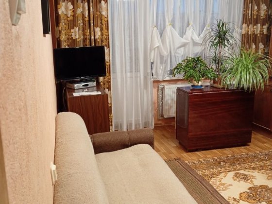 Продається 3х кімнат якна квартира у селі Вільне (10 км до міста). Вільне