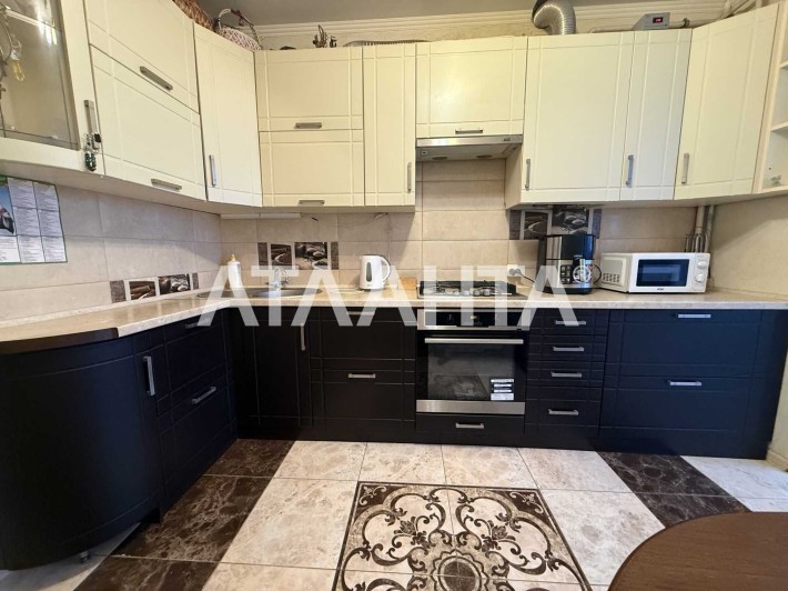 Світла 1-кімнатна квартира з меблями та технікою - фото 1