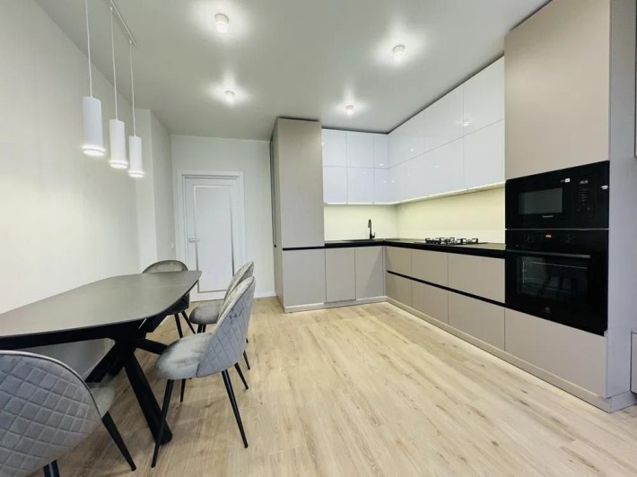 Продаж 2-кімнатної квартири ЖК Континент вул. Трускавецька - фото 1