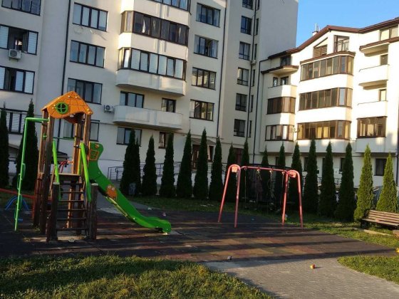 Продаж просторої 2 кімнатної квартири у Винниках по вул. Лисика Винники