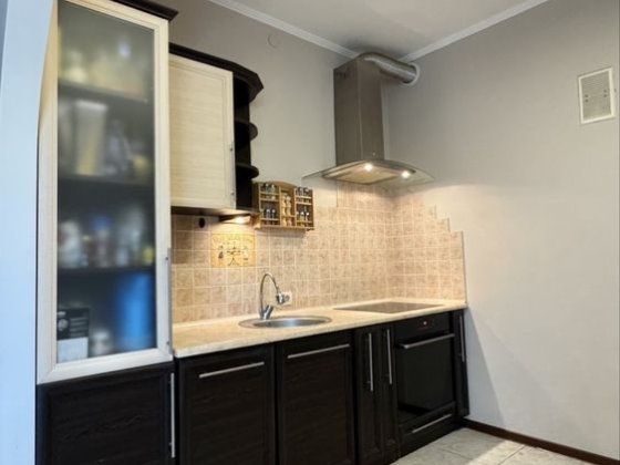 Продаж 2 кім квартири в новобудові з ремонтом Сахарова Зубра