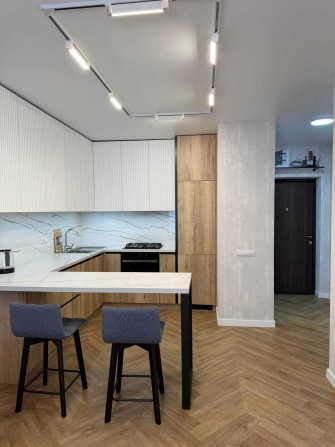 Продаж квартири з ремонтом в ЖК Avalon Holiday, вул. Героїв Майдану - фото 1