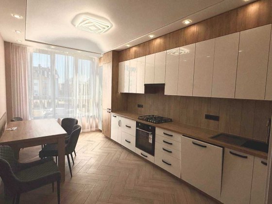 Продаж 2-х кім квартири  вул. Героїв Крут(р-н Тролейбусна Наукова) Сокільники