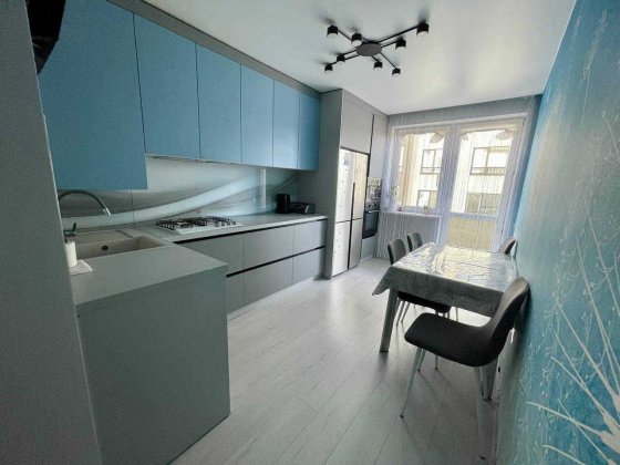 Простора 3-кімнатна квартира з ремонтом біля парку | Винники Винники