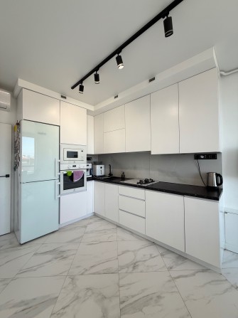 Продаж 3 кім квартири з ремонтом та власною терасою. БЕЗ КОМІСІЇ. - фото 1