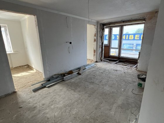 Продам 3-х кімнату квартири під фінішний ремонт в центрі Кривое Озеро