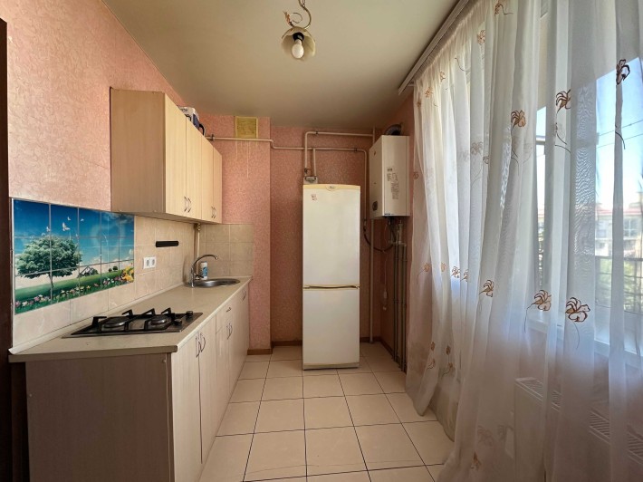 Продам 1 комн. квартиру на 3м этаже с мебелью, отлично под аренду. - фото 1