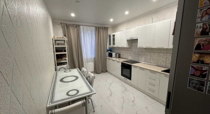 N2-комн.квартира ул.Сахарова 65м2 мебель и техника! - фото 1