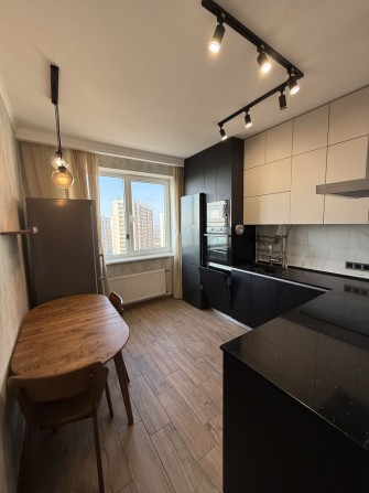 Актуально 15.03 срочно продам 2 комн квартиру с ремонтом 53 жемчужина - фото 1