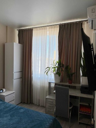 В продажу 1-кімнатна укомплектована квартира, середній поверх - 7 Небо - фото 1