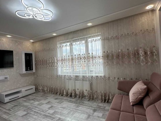 Продам 2-ком. квартиру с ремонтом в Кадоре  на ул. Сахарова Крыжановка