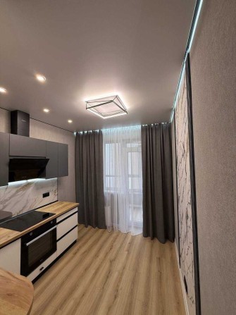 Акварель 2, новый евроремонт, встроенная мебель,техника.Балкон - фото 1