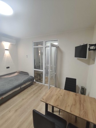 В продаже квартира-студия с мебелью и техникой в ЖК "ARTVILLE"! - фото 1