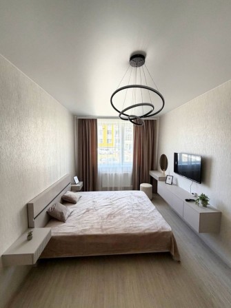 Продам шикарную новую квартиру ЖК 7 Небо! 1 этаж Новый дом! - фото 1