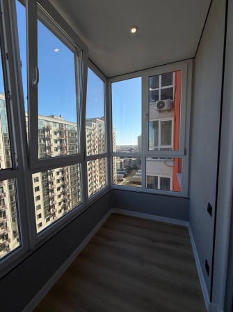 Продам 1 комнатную новую квартиру с ремонтгм. Акварель 2. - фото 1