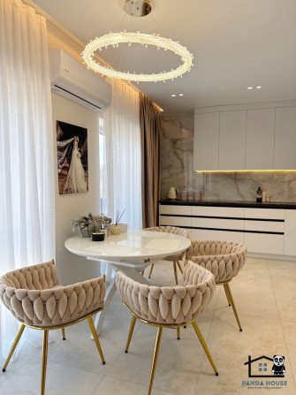 Продається простора квартира у новобудові з дизайнерським євроремонтом - фото 1