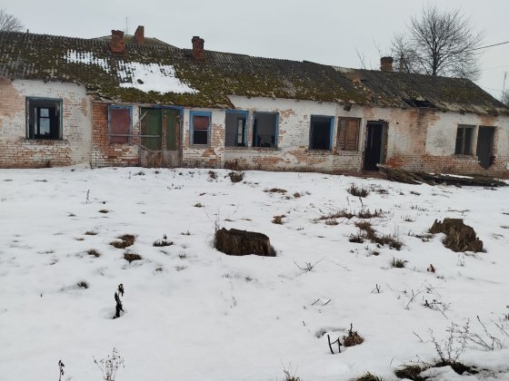 Продам дві квартири під реконструкцію. Корець