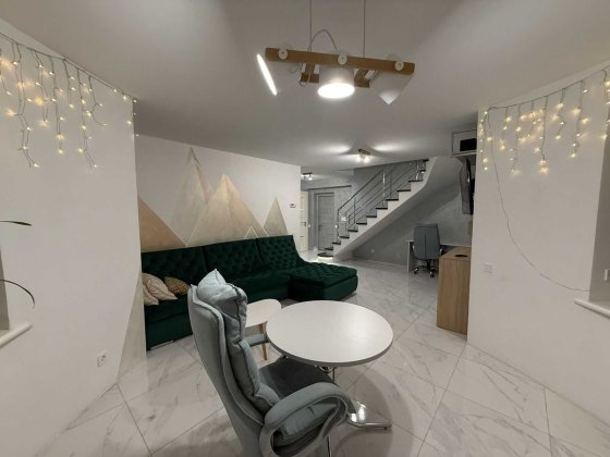 УВАГА , ПОНИЖЕННЯ ЦІНИ ! Продаж просторої квартири з євроремонтом Лісові Гринівці