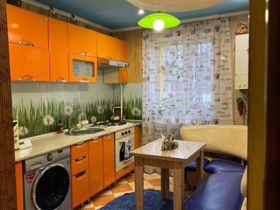 Квартира трьох кімнатна Варва