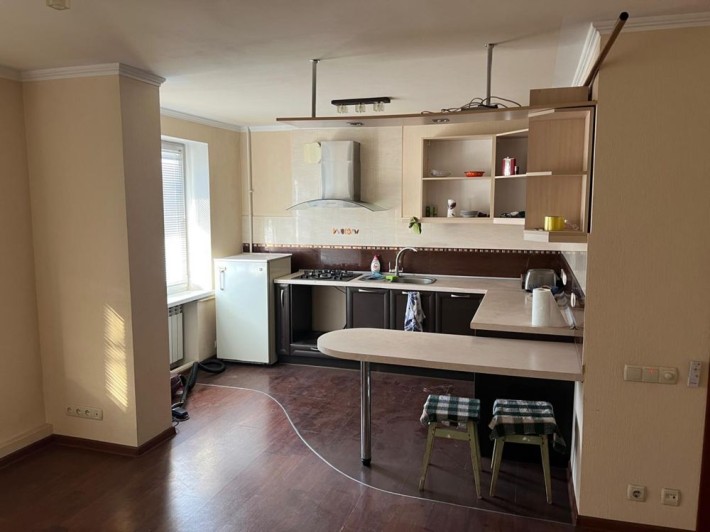 Продам 4-х кімнатну квартиру - фото 1