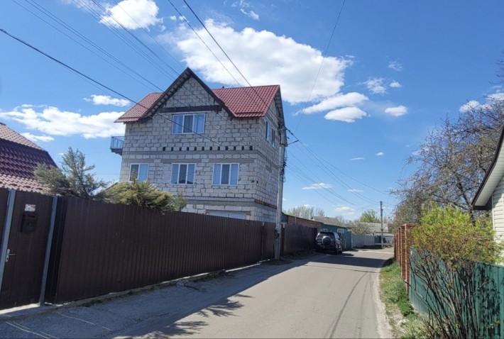 Продам будинок 200м2 на 1-го Травня вул. в Нові Петрівці с., в Вишгородському районі, Київська обл. - фото 1