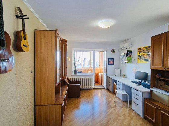 Продаж 1 кімнатної квартири вул. Ялтинская 15, Нова Дарниця Киев