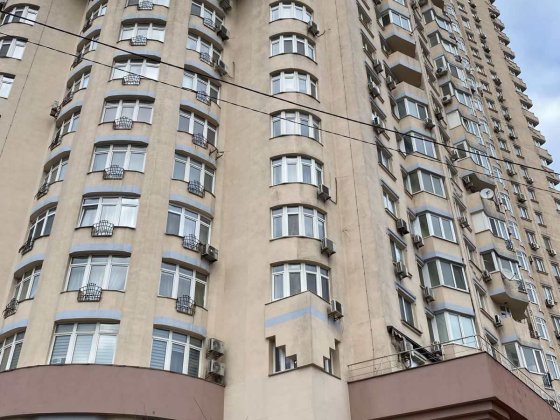 Продаж 4-кімнатної квартири по вул. Липківського, 18, метро Вокзальна Київ