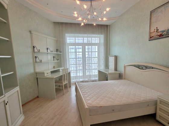 Дворівнева квартира в центрі міста з панорамним краєвидом на річку Белая Церковь