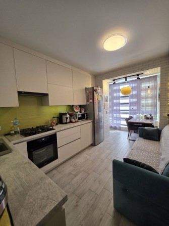 Двокімнатна квартира з ремонтом і 2 кладові ЖК Модуль Буча - фото 1