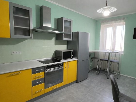 2 к. квартира 82,5 кв.м. Ремонт. Центр. Буча. Без комісіі. Київ.обл. Буча