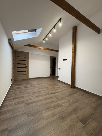 Трикімнатна квартира в центрі - фото 1