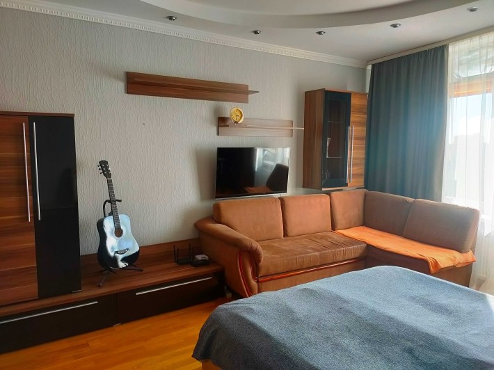 1-кімнатна з ремонтом, хороше місцерозташування будинка - фото 1