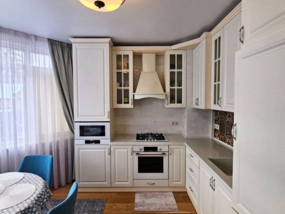 Затишна, велика 1-на квартира, мінімальне оформлення Буча