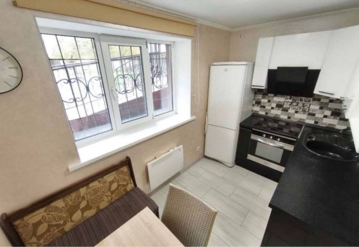 Квартира з ремонтом в Бучі! Меблі та техніка залишаються - фото 1