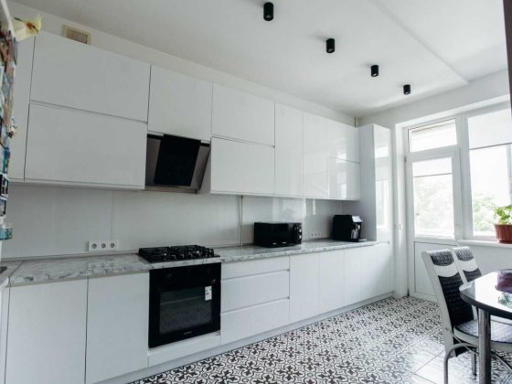 Продаж: 3-кімнатна квартира у центрі | кухня 14 м² | велика вітальня Ивано-Франковск