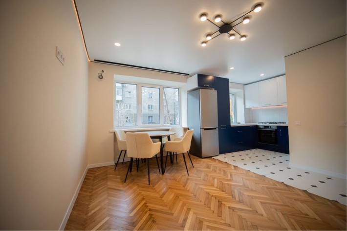 Продаж 2 кім квартири 62 м², студія, ремонт, поруч Меморіальний сквер - фото 1