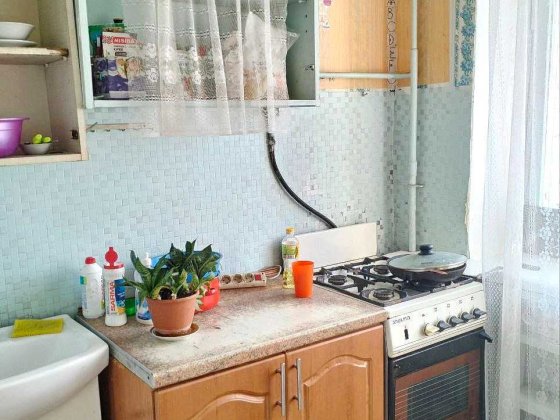 Продам 2-комнатную под ремонт + отдельно гараж, ул.Киевская (Эпицентр) Бровары