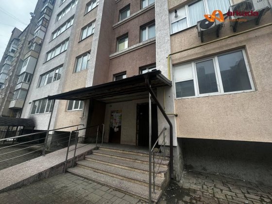 Терміново трикімнатна квартира з чорновим ремонтом, Майзлі Ивано-Франковск