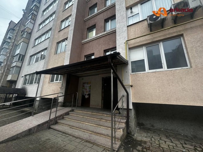 Терміново трикімнатна квартира з чорновим ремонтом, Майзлі - фото 1