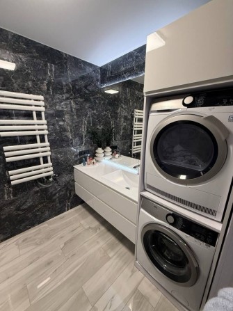 Квартира з ремонтом та меблями та гардеробом  в центрі - фото 1