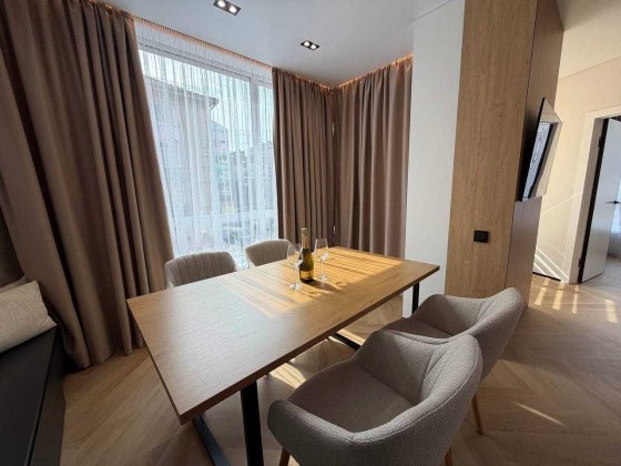 Квартира в клубному будинку великої площі з ремонтом та меблями