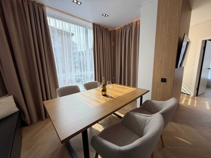 Квартира в клубному будинку великої площі з ремонтом та меблями - фото 1