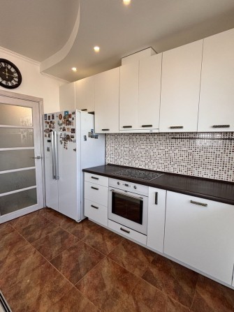 Продаж гарної 2-х кімнатної квартири з ремонтом та меблями - фото 1